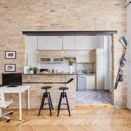 Live Like A Local At The Rustic Hockey Hut Apartment บูดาเปสต์ ภายนอก รูปภาพ