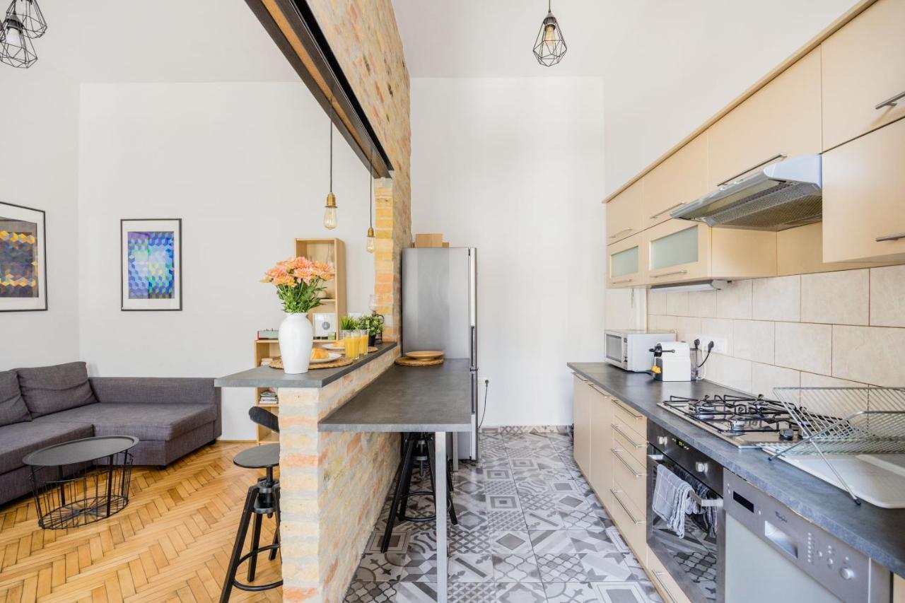 Live Like A Local At The Rustic Hockey Hut Apartment บูดาเปสต์ ภายนอก รูปภาพ