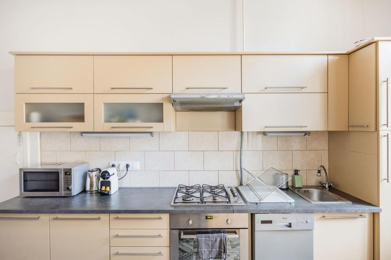 Live Like A Local At The Rustic Hockey Hut Apartment บูดาเปสต์ ภายนอก รูปภาพ
