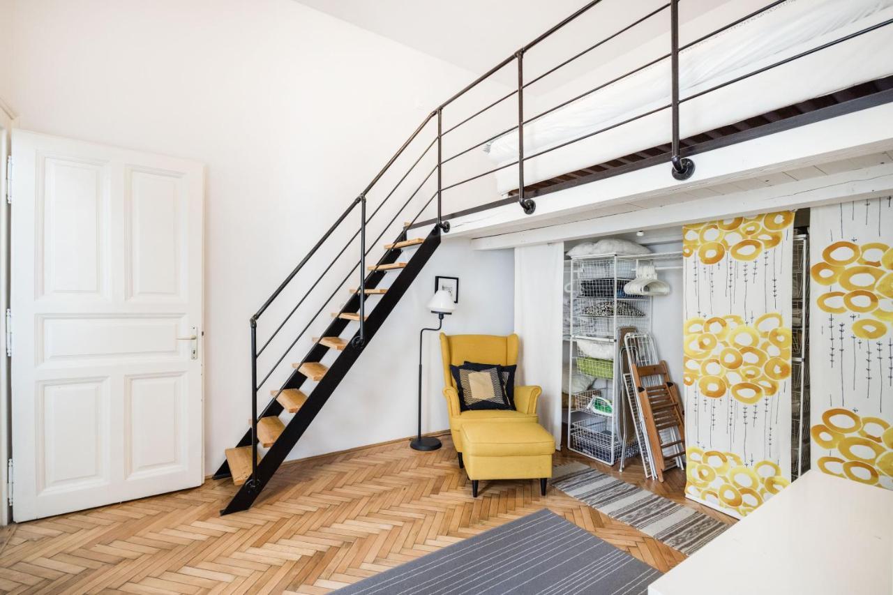 Live Like A Local At The Rustic Hockey Hut Apartment บูดาเปสต์ ภายนอก รูปภาพ