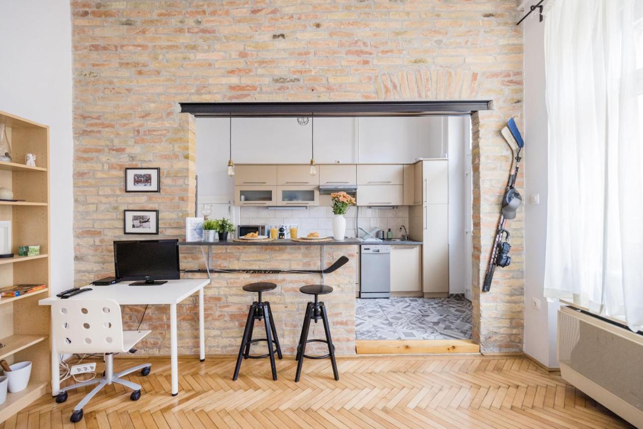 Live Like A Local At The Rustic Hockey Hut Apartment บูดาเปสต์ ภายนอก รูปภาพ