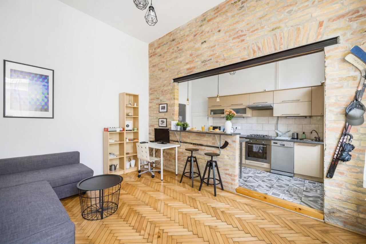 Live Like A Local At The Rustic Hockey Hut Apartment บูดาเปสต์ ภายนอก รูปภาพ